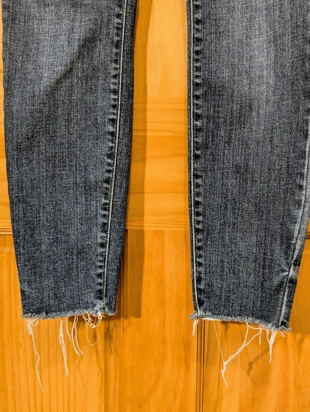 Judy Blue Skinny Fit Jeans Medium Wash Raw Hem Sz 5/28 JB82252MD Whiskers Denim